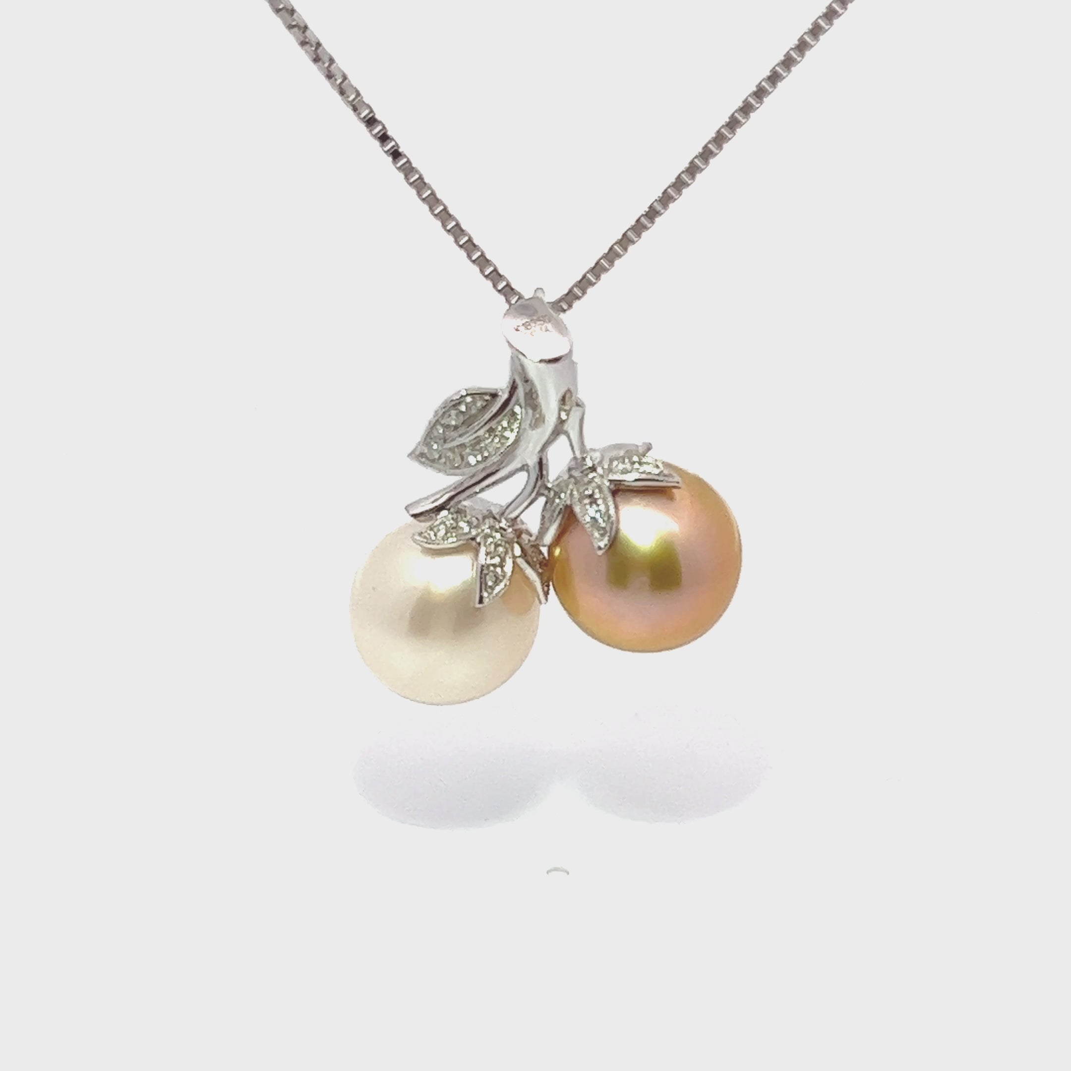 White Golden South Sea Pearl Diamond Pendant