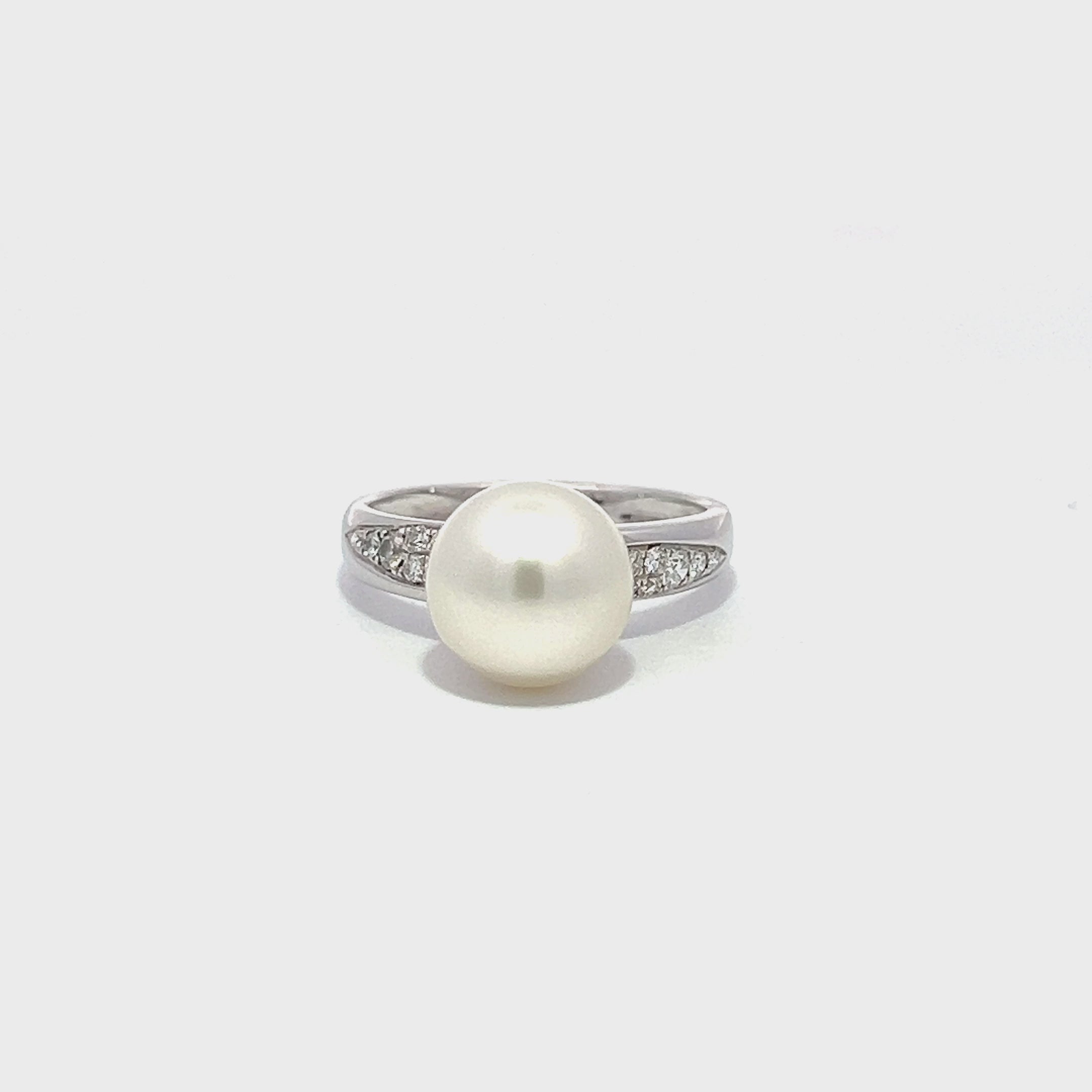 White South Sea Pearl Diamond Ring