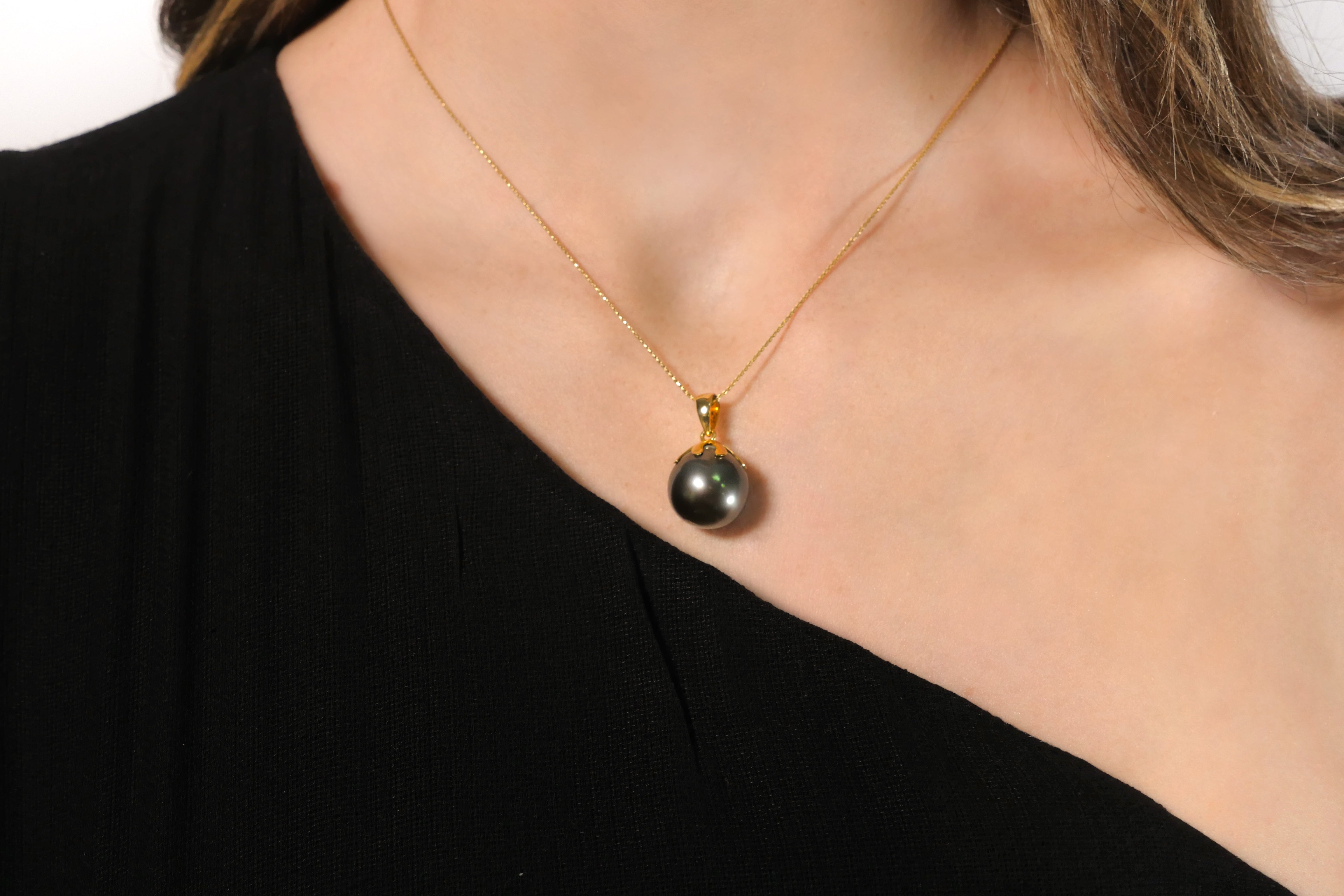 Black South Sea Pearl Round Pendant
