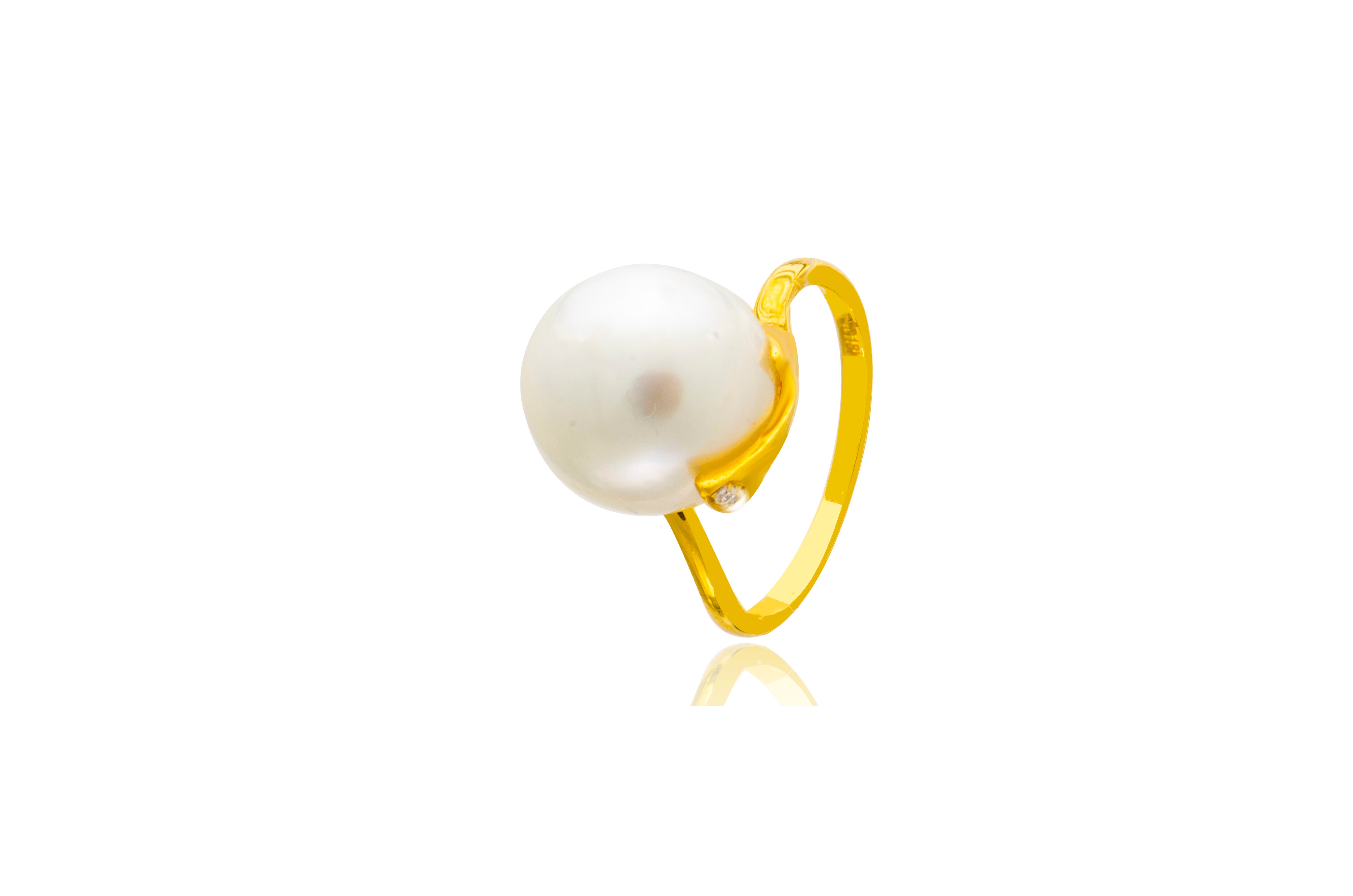 18K Gold White South Sea Pearl Diamond Ring