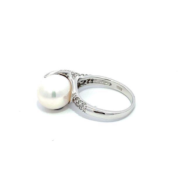 White Oval Freshwater Pearl and Cubic Zirconia Claw Ring