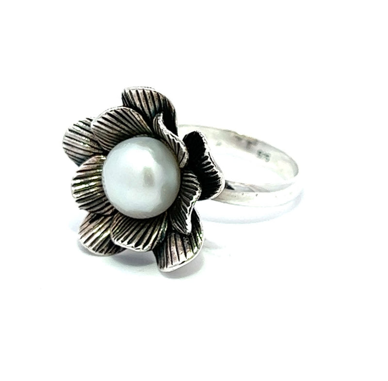 Oxidised Flower With Freshwater Pearl Ring – Baku Jewellery